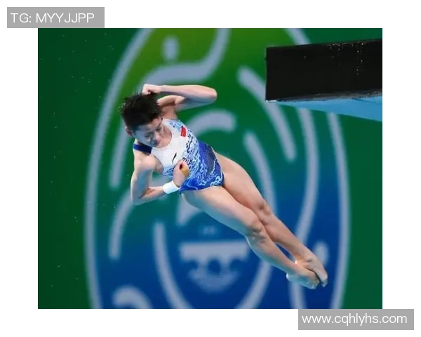 从高空跃入水花之间探寻跳水运动员的力量与优雅之美