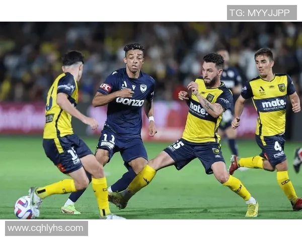 以利雅得新月强强对决为中心探讨球队战术演变与胜负关键因素分析